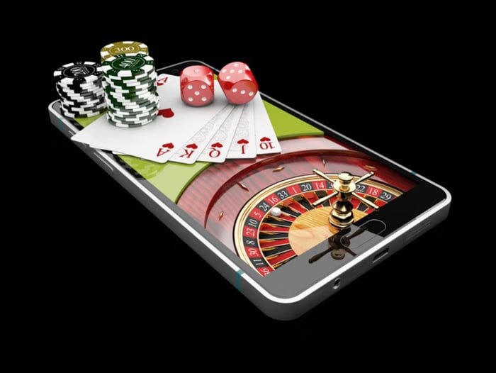 Người dùng đặt kèo bóng đá trên điện thoại tại luck8882